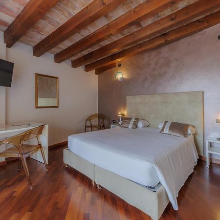 סירמיונה Hotel Degli Oleandri מראה חיצוני תמונה