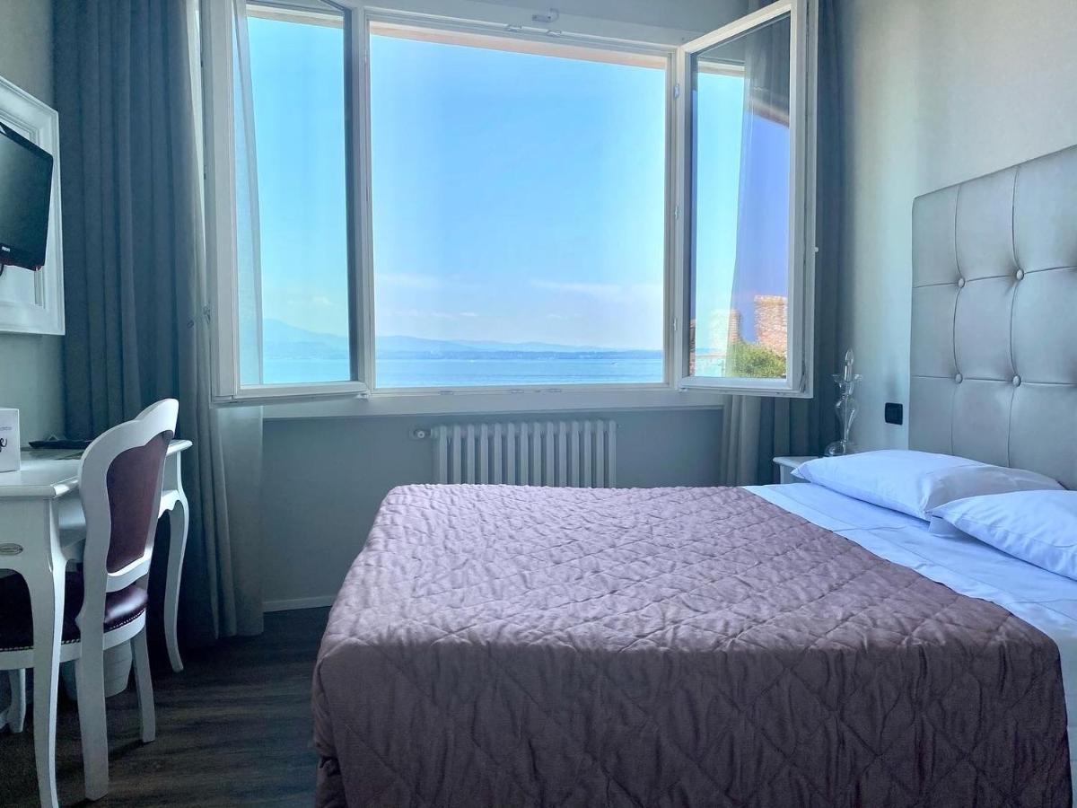 סירמיונה Hotel Degli Oleandri מראה חיצוני תמונה