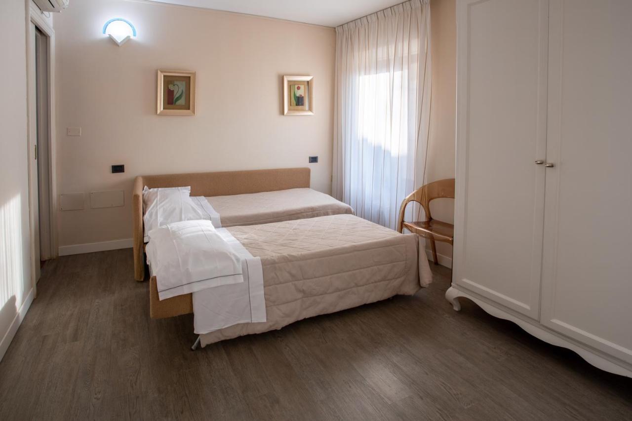 סירמיונה Hotel Degli Oleandri מראה חיצוני תמונה