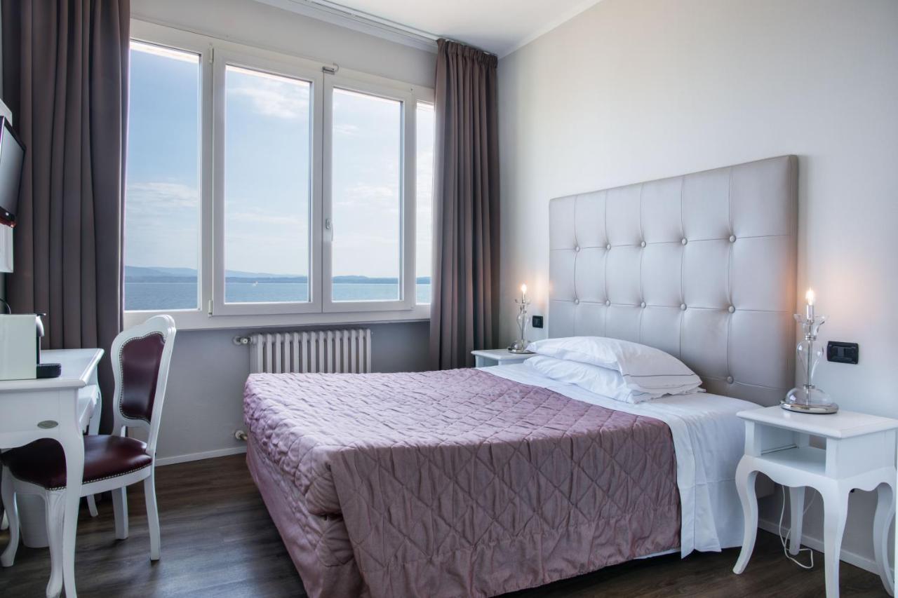 סירמיונה Hotel Degli Oleandri מראה חיצוני תמונה
