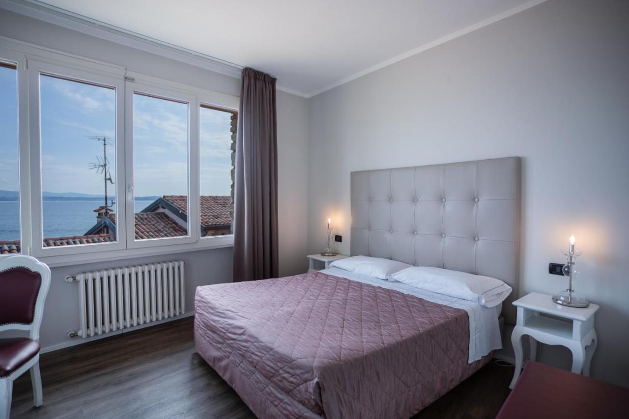 סירמיונה Hotel Degli Oleandri מראה חיצוני תמונה