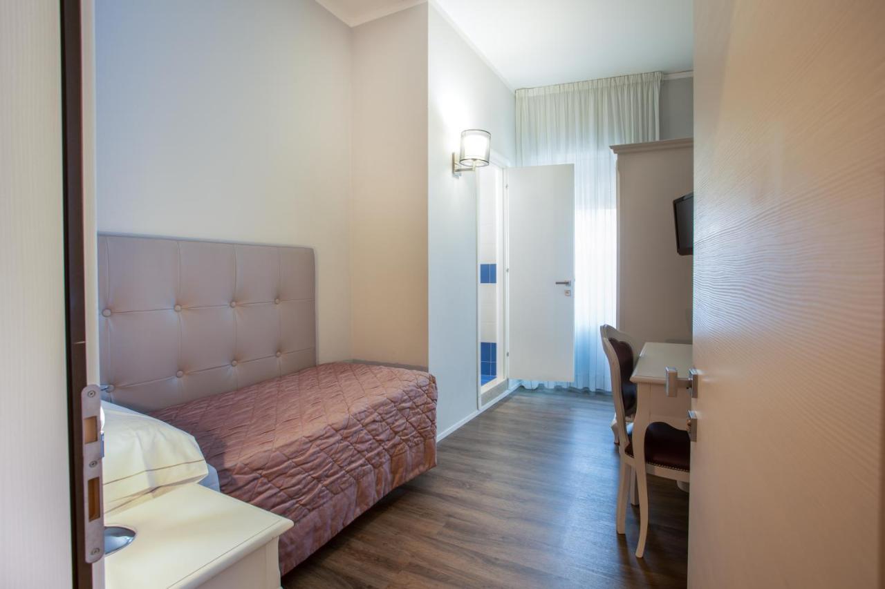 סירמיונה Hotel Degli Oleandri מראה חיצוני תמונה