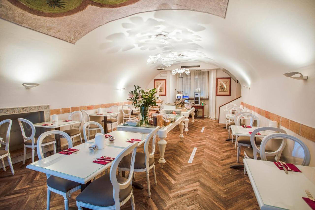 סירמיונה Hotel Degli Oleandri מראה חיצוני תמונה