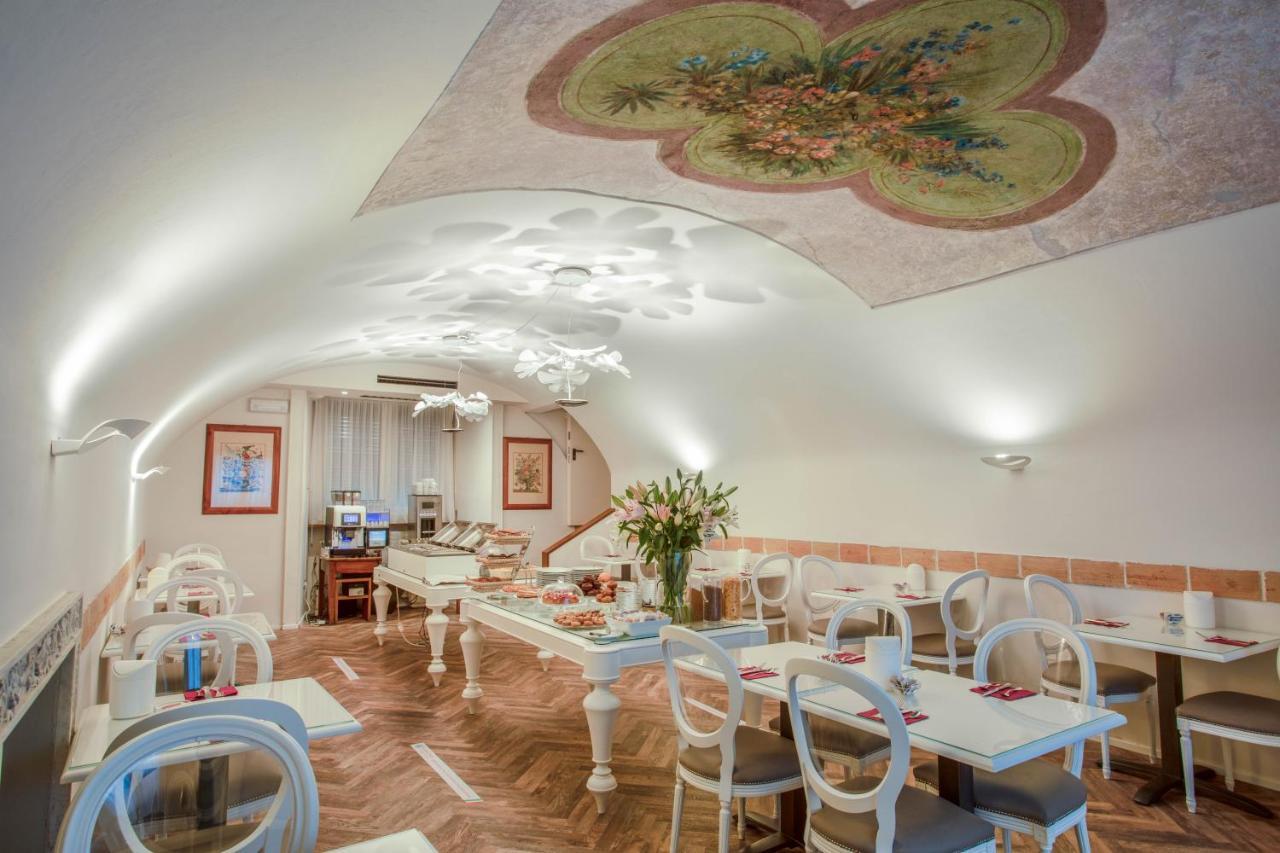 סירמיונה Hotel Degli Oleandri מראה חיצוני תמונה