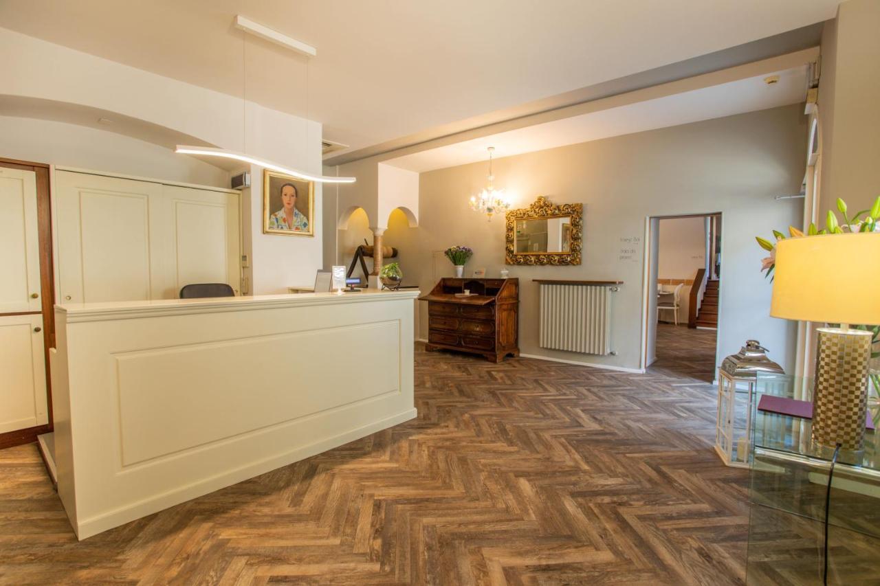 סירמיונה Hotel Degli Oleandri מראה חיצוני תמונה