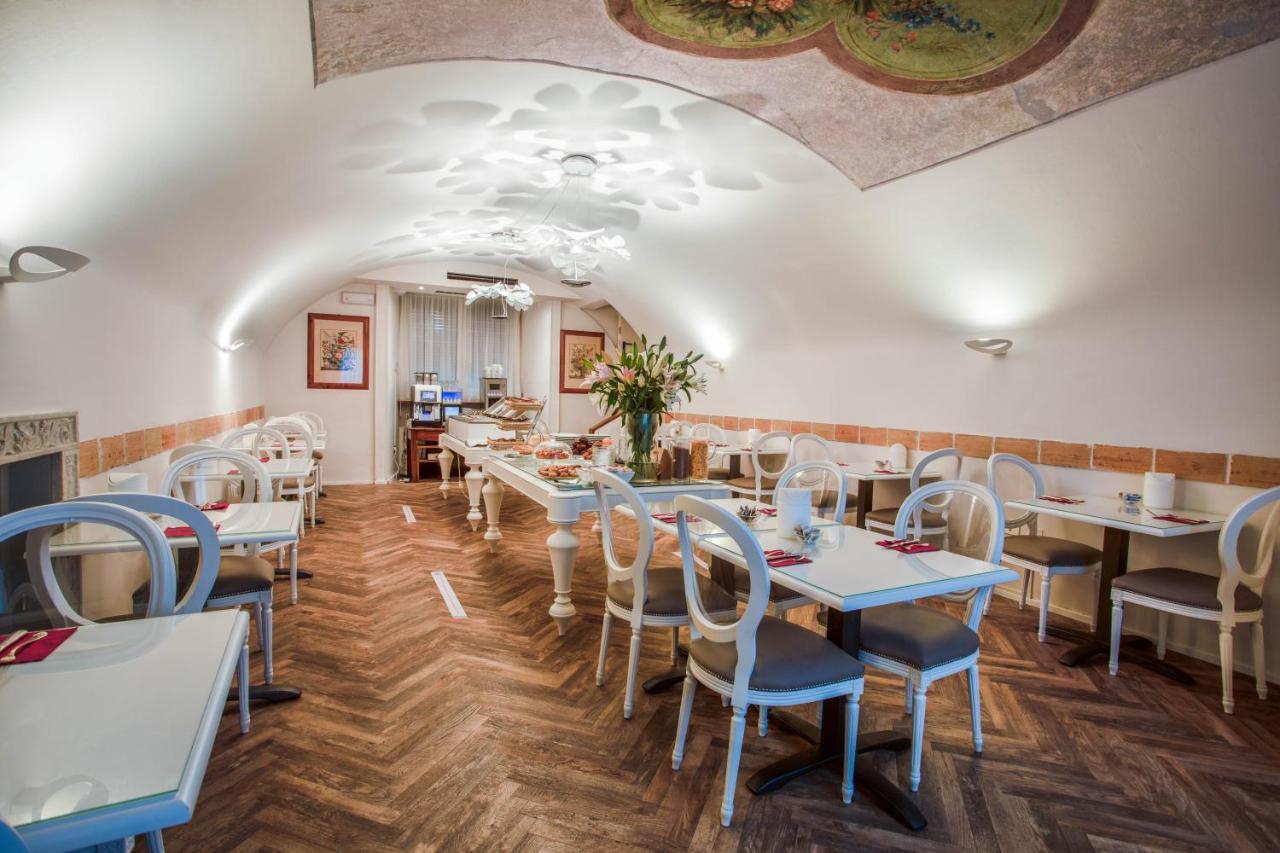 סירמיונה Hotel Degli Oleandri מראה חיצוני תמונה