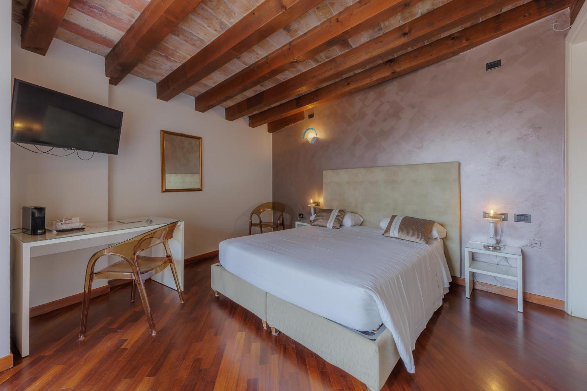 סירמיונה Hotel Degli Oleandri מראה חיצוני תמונה