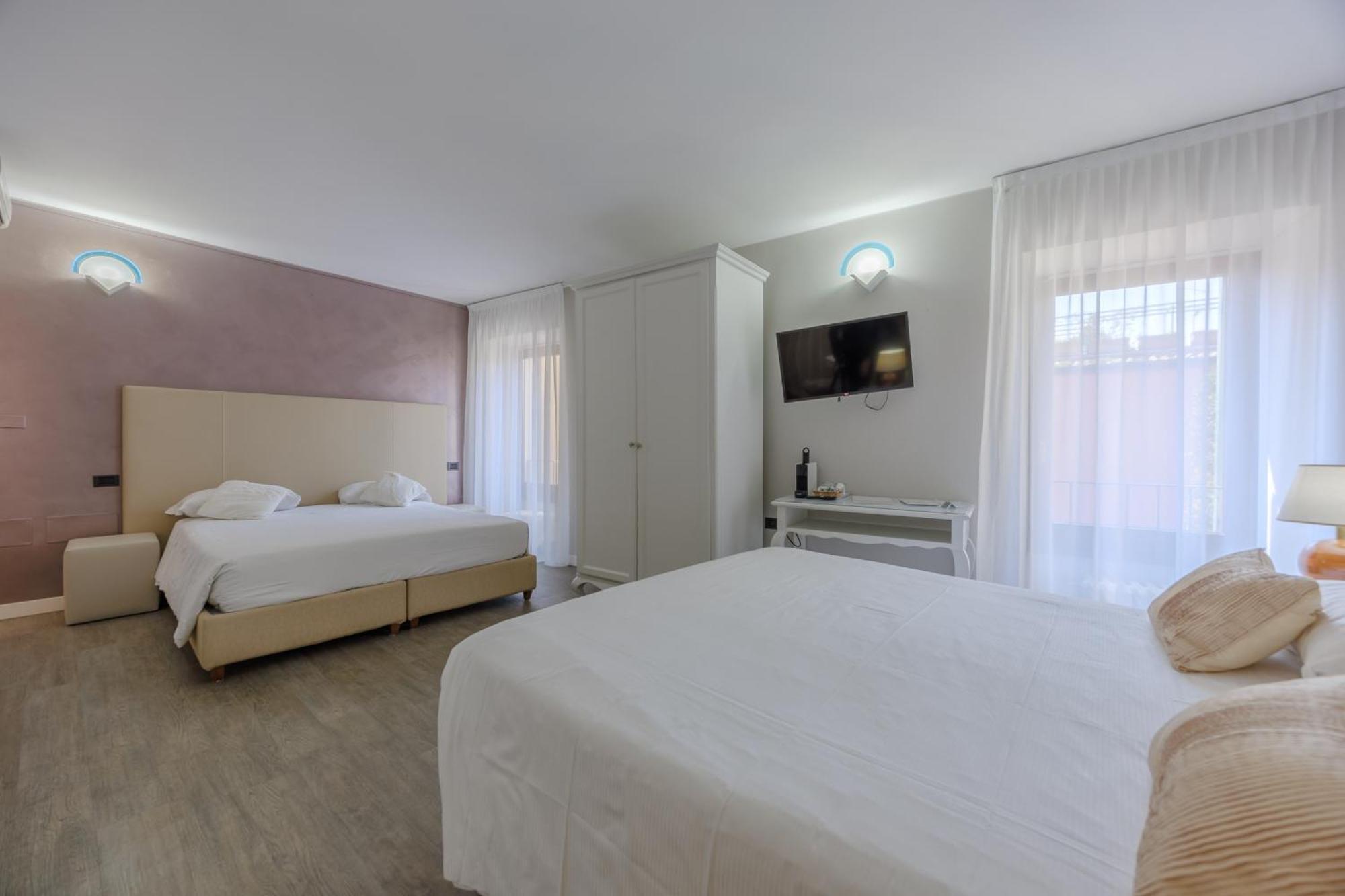 סירמיונה Hotel Degli Oleandri מראה חיצוני תמונה