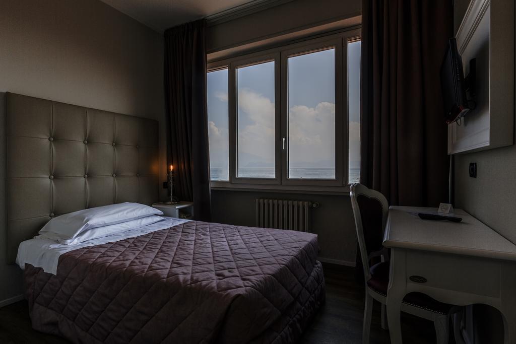 סירמיונה Hotel Degli Oleandri מראה חיצוני תמונה